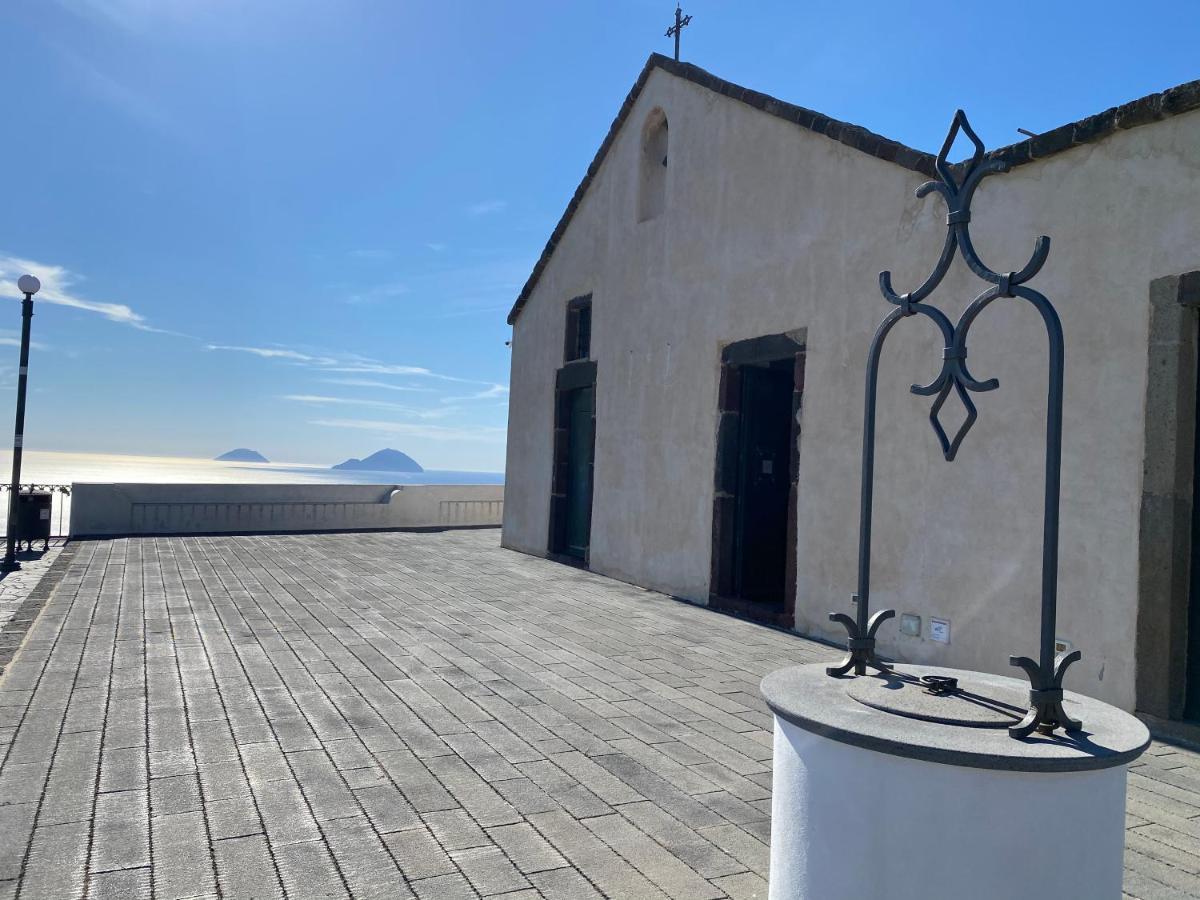 Lipari Centro Storico Flat 7 Mins From Port Apartment Exterior photo