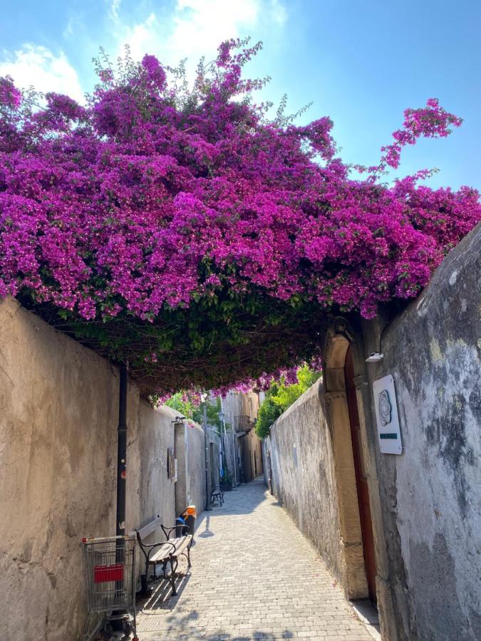 Lipari Centro Storico Flat 7 Mins From Port Apartment Exterior photo