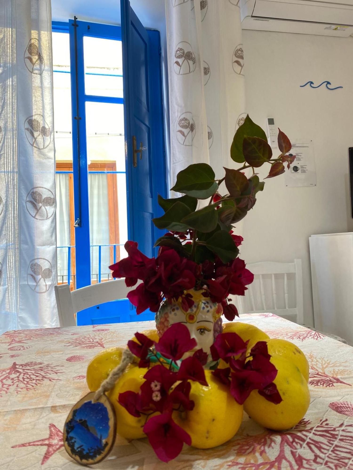 Lipari Centro Storico Flat 7 Mins From Port Apartment Exterior photo