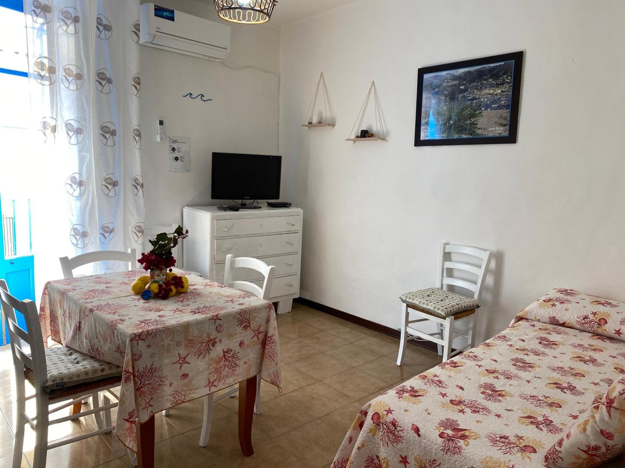 Lipari Centro Storico Flat 7 Mins From Port Apartment Exterior photo
